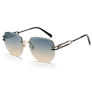 Nouvelles lunettes de soleil métalliques sans monture de style européen UV400 pour femmes, surdimensionnées, à verres dégradés, noires, sans bordure - Product Image 1