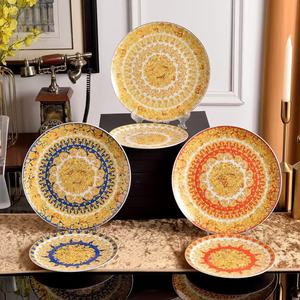 Service de vaisselle de fête en porcelaine fine Medusa, style européen, luxe léger, rétro, assiettes à steak en céramique suspendues - Product Image 1