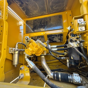 Excavatrice sur chenilles d'occasion CAT320 de 20 tonnes, best-seller pour les chantiers de construction et les travaux d'infrastructure - Product Image 6