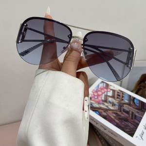 Lunettes de soleil pilote vintage personnalisées avec logo, grandes demi-montures pour hommes, protection UV400, verres dégradés, en métal, pour femmes - Product Image 2