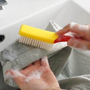 Brosse à chaussures à poils doux en nylon jaune et bleu, matériau PBT, pour nettoyer les chaussures et les vêtements - Product Image 1