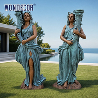 Statue antique grecque de Caryatide en bronze coulé, grande décoration de jardin, de cour ou d'extérieur, porte-torche.