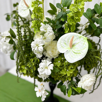 Sphère florale artificielle verte inspirée de la nature sereine, accessoire de décoration pour lieux de mariage
