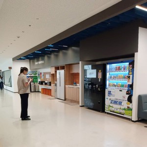 Máquina Expendedora de Café de Autoservicio Junkaku JK86, Pago Automático con Código QR, Diseño Rectangular Independiente, China - Product Image 3