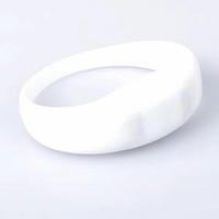 Bracelet LED personnalisé, écologique, vibrant, lumineux, télécommandé, à commande vocale, pour la décoration sur le thème de la romance