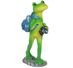 Resin Trekking little frog back garden statue