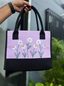 Bolsa de Compras de Lona Resistente y Reutilizable con Diseño Floral Morado de la Mejor Calidad, Ideal para Compras y Uso Diario, Disponible para la Venta - Product Image 2