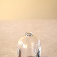 Flacon de parfum rond en verre de luxe 30ml 50ml 100ml avec bouchon à vis, sérigraphie, logo personnalisé, pulvérisateur à pompe et boîte – Prix usine