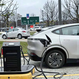 Nouvelle borne de recharge portable pour véhicules électriques <span class=keywords><strong>G2V</strong></span> 30KW/40KW/60KW GBT/CCS1/CCS2 à usage commercial certifiée CE, station de recharge intelligente CC à montage au sol - Product Image 1