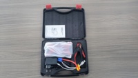 Avviatore d'Emergenza per Auto con Pompa per Pneumatici Integrata, Display Digitale, Caricabatterie Portatile Multifunzione LED e Torcia per Auto 12V Benzina/Diesel