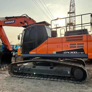 Excavadora de Cadenas Usada Doosan Dx300 de 30 Toneladas, Original de Corea, de Alta Calidad, Motor con Pocas Horas de Uso, 151 kW de Potencia, para Construcción - Product Image 1