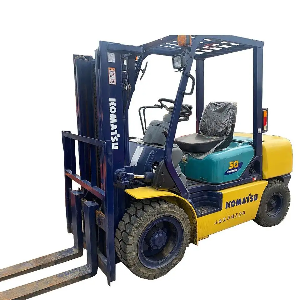 Used Komatsu Japan used Forklift 3 ton Diesel FD30 for sale in Shanghai yard for sale