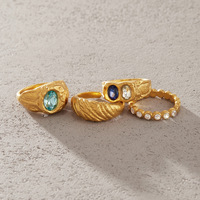 Bague pour femme en acier inoxydable avec incrustation de strass et placage or 18 carats, finition martelée en forme d'œuf – Bijou élégant et tendance, idéal comme cadeau