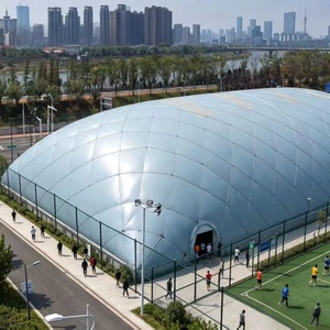 Dôme sportif gonflable à grande portée pour terrains de football et de basketball, utilisation en parc - Matériel PVC imperméable et ignifuge - Product Image 1