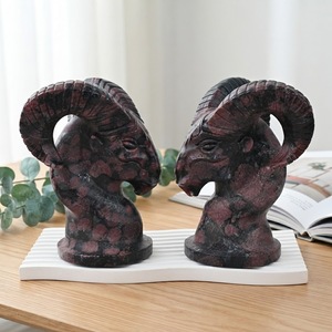 Calaveras de granate personalizadas de alta calidad, artesanías de cristal talladas a mano, calaveras de <span class=keywords><strong>cabra</strong></span> granate para decoración del hogar - Product Image 2