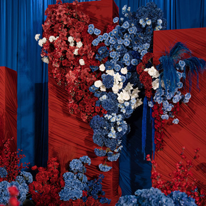Fiori Decorativi Artificiali in Tonalità Rosse e Blu per Sfondi Matrimoniali, Decorazioni per Eventi, Feste e Celebrazioni - Product Image 4