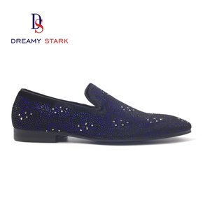 Chaussures pour hommes bleu foncé à motif diamant spécial ; Mocassins faits main en cuir véritable léger avec logo personnalisé, marque originale, pour le bureau et la carrière - Product Image 3