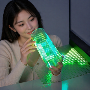 Écran LED transparent flexible pour façades de bâtiments modernes – Art numérique architectural - Product Image 2