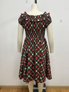 Nuovo Abito Estivo da Donna Vintage a Mezza Lunghezza con Scollo Quadrato, Motivo a Rombi Rossi e Verdi, Bordo Arricciato e Vita Stretta, Ampia Gonna a Ruota - Product Image 3