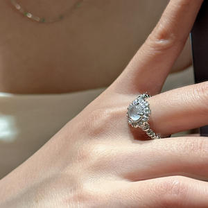 แหวนเงินแท้ S925 ประดับหยกน้ำ ดีไซน์วินเทจเฉพาะกลุ่ม ชุบทอง 18K ดีไซน์เรขาคณิตทันสมัย แหวนเปิดปรับขนาดได้ - Product Image 3