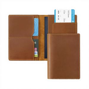 Porta Pasaportes de Cuero Genuino de Lujo Personalizado WRIZA con Acabado Crazy Horse, Diseño Liso Premium sin Cierre para Tarjetas de Crédito y Documento de Identidad - Product Image 4