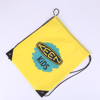 Sac à dos à cordon de serrage personnalisé en polyester 210D imperméable, couleur jaune tendance, pour la gym, le sport, les activités de plein air, la plage, la randonnée, et le rangement des chaussures