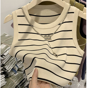 Summer New Sweater Literary Retro Women's Casual Pullover Small Vest Design Wholesale Short Length (Ne contient pas de collier) - Product Image 2