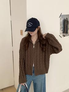 Pull en tricot doux et confortable pour femme TP20, col en V, épais, vintage, hiver, anti-boulochage - Product Image 3