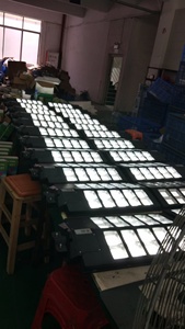 ไฟถนนโซลาร์เซลล์ LED ออลอินวัน 500W IP65 ตัวเรือนอะลูมิเนียม ได้รับการรับรองมาตรฐาน ROHS และ CCC ตัวเลือกประกอบด้วยไฟส่องสว่าง 200W 60W 40W - Product Image 4