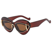 Nouvelles Lunettes de Soleil Œil de Chat Irrégulières Style Européen et Américain 2026, Monture Métallique UV400, Tendance Défilé, Lunettes Transfrontalières
