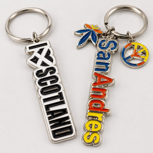 Collection de porte-clés en alliage émaillé avec nom de destination : Écosse, San Andrés – Cadeau souvenir, vente en gros, logo personnalisé - Product Image 1