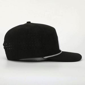 Gorra Deportiva de Seis Paneles de Poliéster con Logotipo Bordado Personalizado al por Mayor, de Alta Calidad, Ajustable, para las Cuatro Estaciones, con Orificios Cortados con Láser, Color Negro - Product Image 4