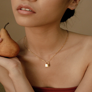 Collana con Ciondolo a Lucchetto in Acciaio Inox Placcato Oro 18K per Donne, Regalo di Natale per Amici e Innamorati - Product Image 3