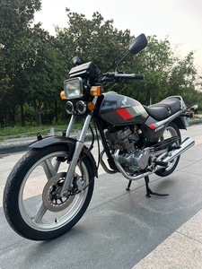 Bentian 90% Neuf Moto de Route Haute Performance Populaire avec Cadre Large Moteur 125cc à Essence Freins à Disque Vitesse Maximale >80km/h - Product Image 4