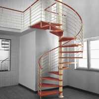 Escalier en colimaçon préfabriqué moderne en acier galvanisé durable avec marches en bois massif pour appartement, villa, intérieur et extérieur