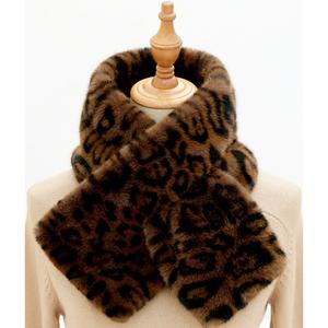 Bufanda de Invierno Estilo Europeo Americano para Mujer, Piel Sintética de Conejo Rex con Estampado de Leopardo, Calentador de Cuello de Visón Sintético, Diseño Cruzado - Product Image 2