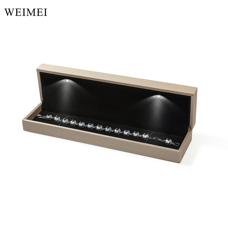 Coffret bracelet long doré avec led