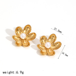 ชุดเครื่องประดับดอกไม้เคลือบเงาไข่มุกทอง 18K ขายส่ง ต่างหูและสร้อยคอสแตนเลสสำหรับงานแต่งงาน งานปาร์ตี้ งานหมั้น แฟชั่นทันสมัย - Product Image 4