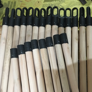 Escoba de madera pulida natural con rosca griega italiana para limpieza del hogar - Product Image 1