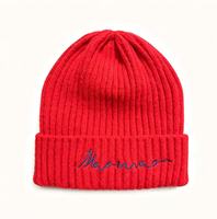 Bonnet 100% Acrylique Chaud et Doux, Côtelé, Broderie Personnages Rouge et Bleu, Élégant pour l'Hiver, les Voyages en Extérieur et le Quotidien