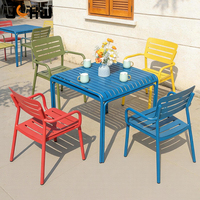 Ensemble de mobilier commercial pour café et restaurant, table et chaises de salle à manger d'extérieur en aluminium multicolore pour jardin et patio, en vente