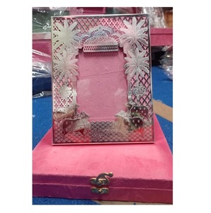 Vente flash - Cadre photo élégant en acier inoxydable plaqué argent pour photos de famille ou occasions spéciales - Disponible en gros - Product Image 1