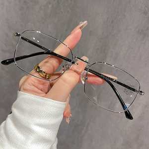 Fabricants <span class=keywords><strong>de</strong></span> <span class=keywords><strong>lunettes</strong></span>, vente en gros <span class=keywords><strong>de</strong></span> <span class=keywords><strong>lunettes</strong></span> carrées en <span class=keywords><strong>fil</strong></span> d'or anti-lumière bleue pour unisexe, verres en PC durables pour la lecture sur ordinateur - Product Image 2