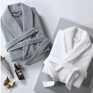 Peignoir d'hôtel cinq étoiles 100% coton satiné épais col en V blanc ODM longueur genou avec cordon de serrage séchage rapide très romantique - Product Image 4