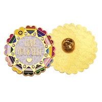 Al por mayor, personalizados: Pins de solapa de esmalte con diseño de corazón arcoíris estilo Japandi, insignias de metal con pedrería y pins de solapa con purpurina, con temática de bandera del Orgullo Gay LGBT