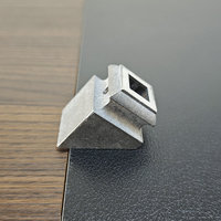 Accessoires de balustrade d'escalier modernes en aluminium : Connecteurs, supports de poteaux et bases pour balcon intérieur