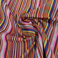 Klassischer gestreifter Jacquard-Stoff aus buntem Polyester-Baumwollgarn im ethnischen Stil für Kleidungs stücke