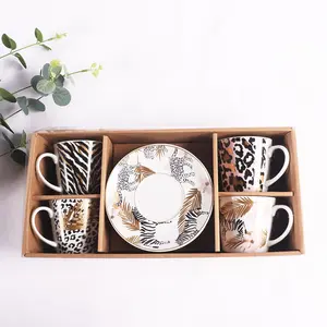 북유럽 귀여운 동물 데칼 티 파티 Drinkware 4 조각 세라믹 컵과 접시 선물 세트