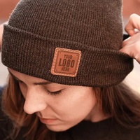 En gros, patchs pour chapeaux en cuir gaufré, en similicuir, avec protection laser, étiquettes vierges de marque et patchs en cuir personnalisés pour chapeaux