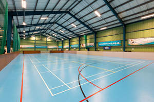 Salle de sport moderne préfabriquée de haute qualité en acier pour basketball, gymnastique, football, hôpital, école, centre commercial, bureau, salle de sport polyvalente - Product Image 5